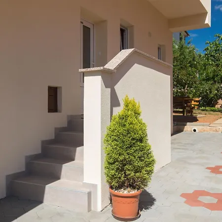 Nikola By Interhome דירה *