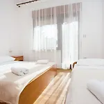 Nikola By Interhome Apartamento