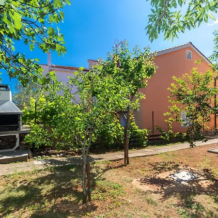 Apartamento Nikola By Interhome