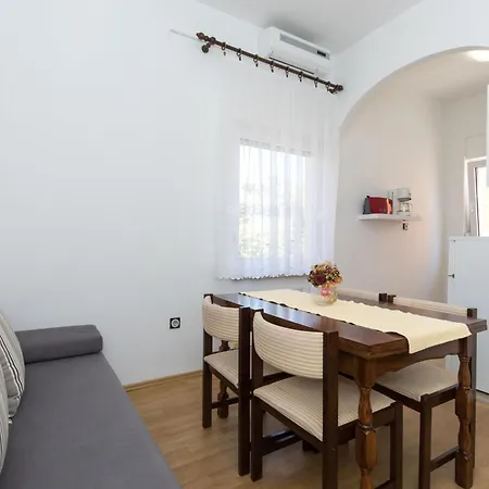 Apartamento Nikola By Interhome